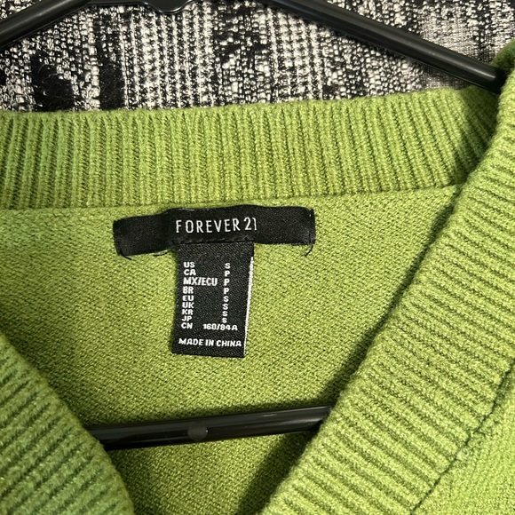 Forever 21 Green V-Neck Sweater with Ribbed Texture - Picture 2 of 7